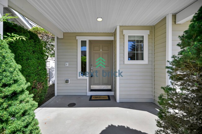 Building Photo - 3 BED & 2.5 BATH TOWNHOUSE FOR RENT