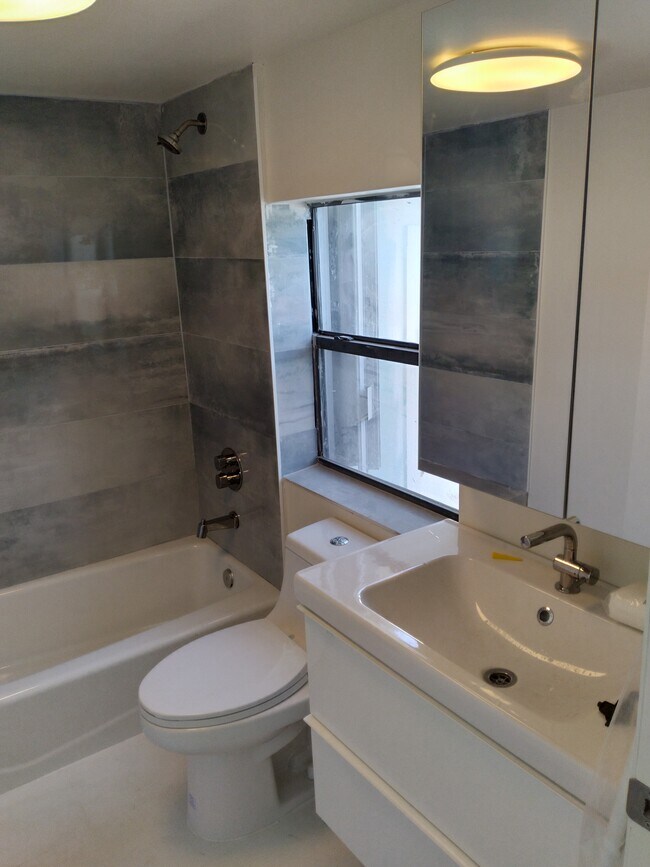Foto del edificio - 3410 NW 5 Ave