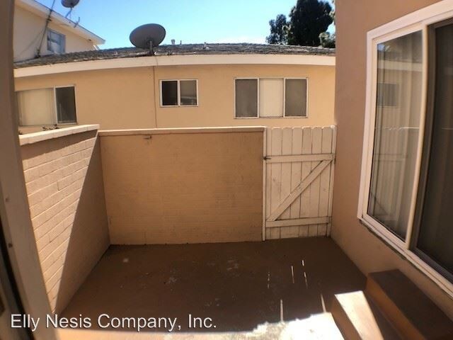 Building Photo - 10942 Crenshaw Blvd