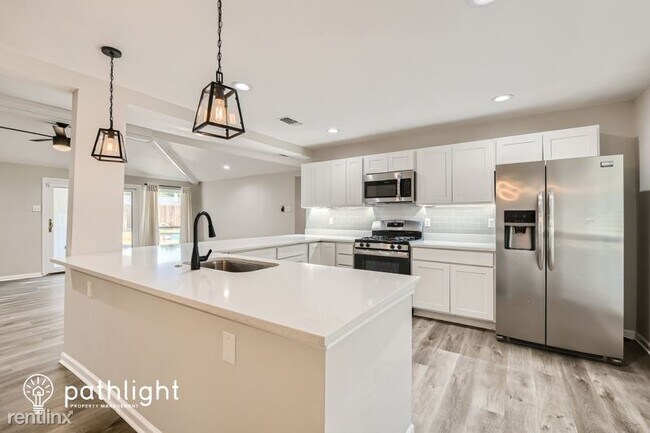 Foto del edificio - 3 br, 2 bath House - 122 Roma Drive UNIT