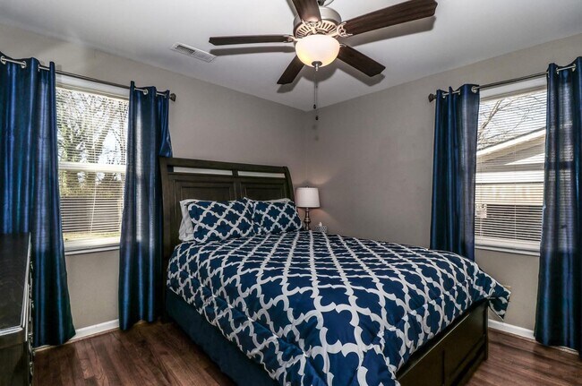 Foto del edificio - 907A Hampton Ave