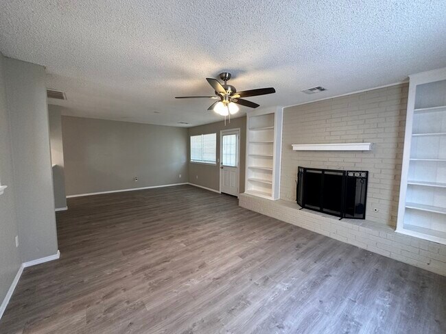 Foto del edificio - 939 Clear Creek