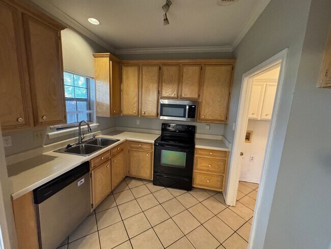 Building Photo - Close to Barksdale Air Force Base...