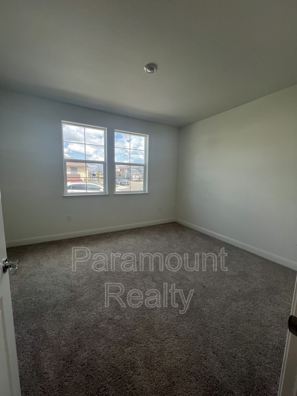 Foto del edificio - 1369 Emory Ln