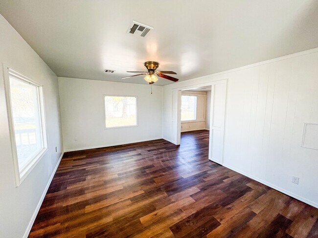 Foto del edificio - Charming 3-Bedroom Home in the Heart of Drumright