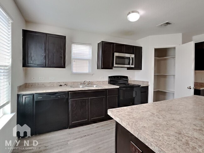 Foto del edificio - 9405 Apple Ridge Ln