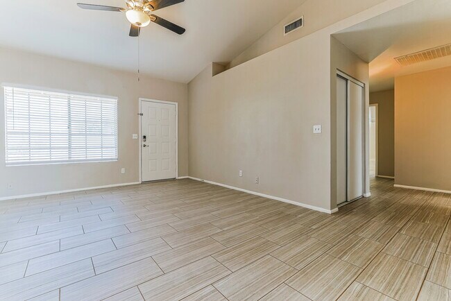 Building Photo - 8609 W Townley Ave