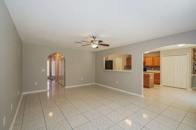 Foto del edificio - 13809 Gentle Woods Ave