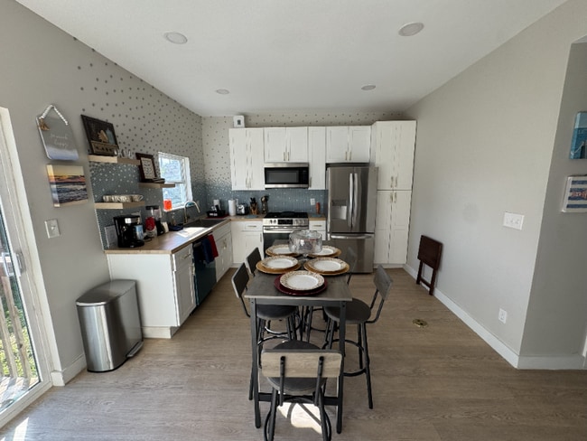 Building Photo - 4305 Ave S