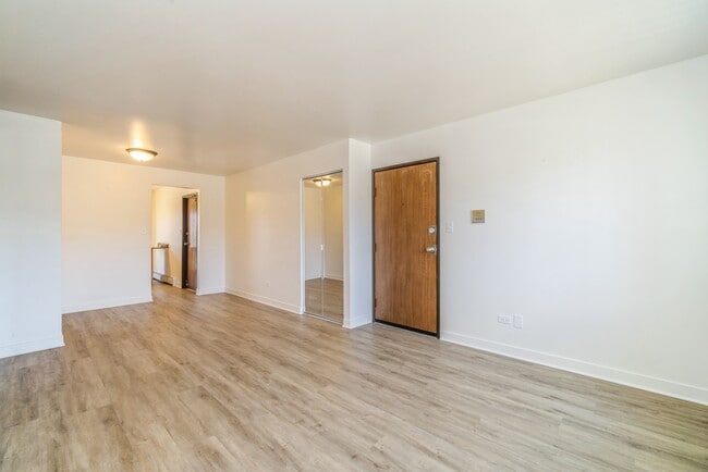 Building Photo - 404 Inland Dr