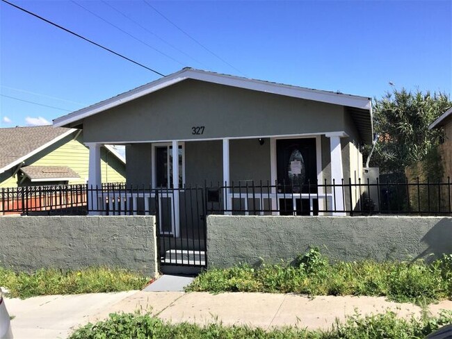 Foto del edificio - Updated home in Logan Heights!
