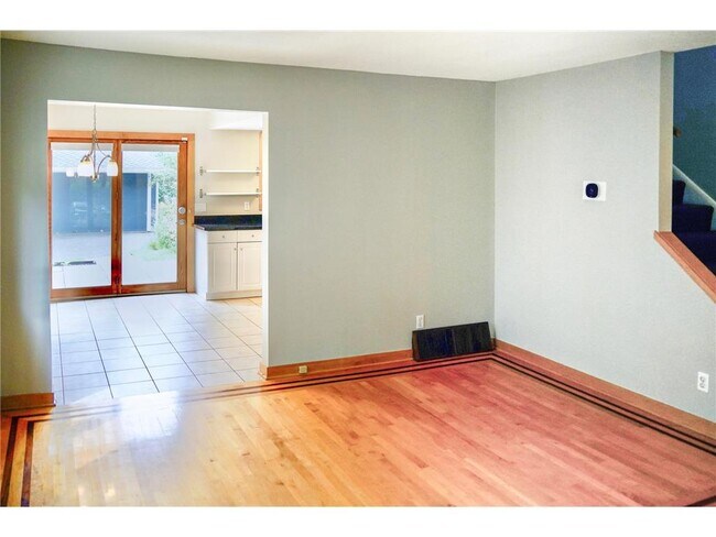 Foto del edificio - 1722 Emerson Ave S