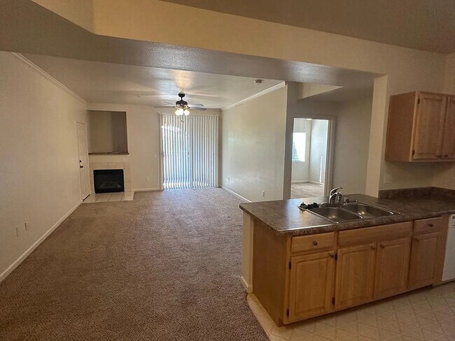 Foto del edificio - Beautiful 2 Bedroom 2 Bathroom in Roseville!
