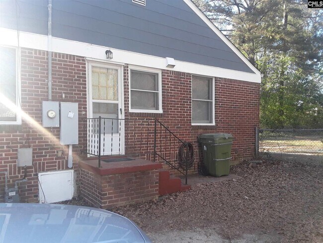 Building Photo - 1814 Sunnyside Dr