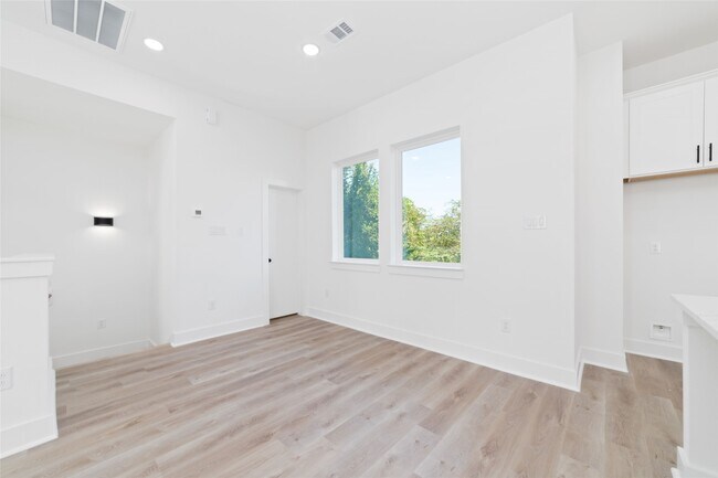 Foto del edificio - 810 Elkhart St