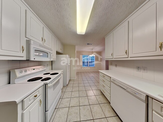 Building Photo - 446 Winston Manor Dr