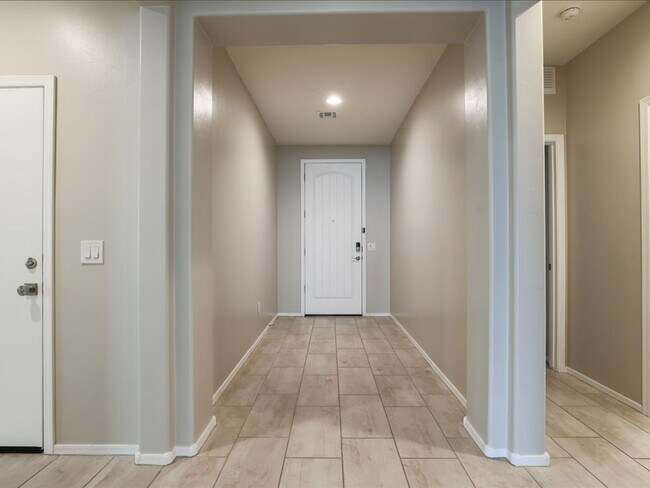 Foto del edificio - 4 Bedroom 2 Bathroom