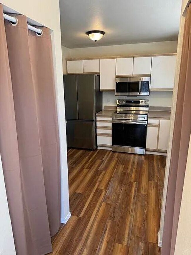 Foto del edificio - Spacious 2 Bedroom Duplex with Cozy Features