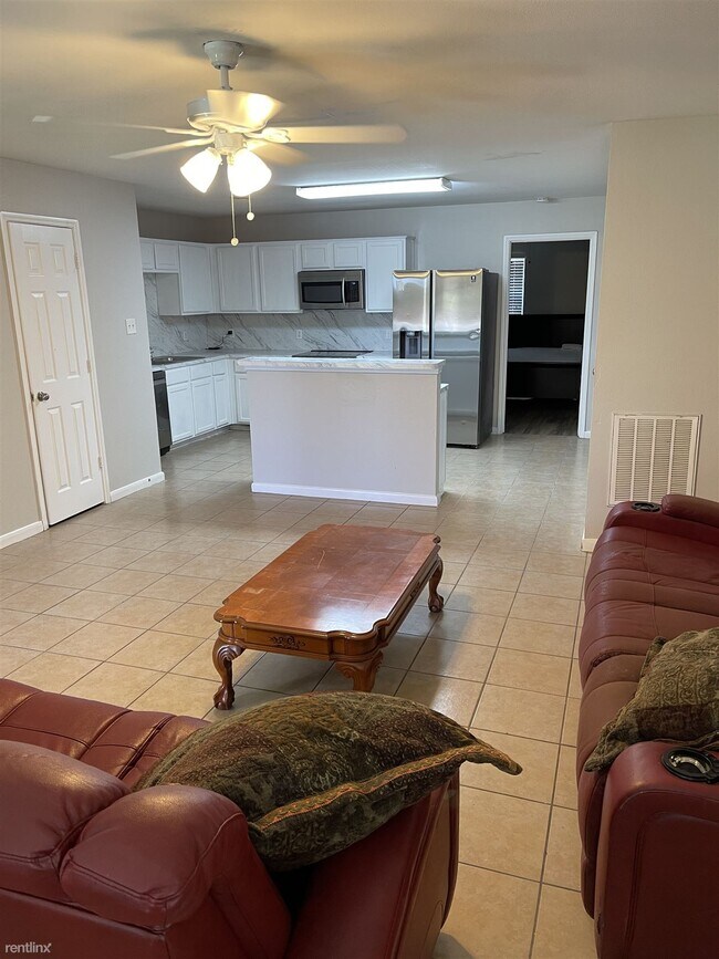 Foto del edificio - 1 br, 1 bath Duplex - 23468 High Point Str...