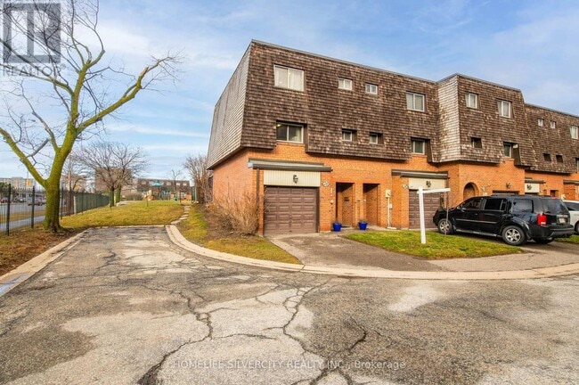 Building Photo - 25 Briar Path
