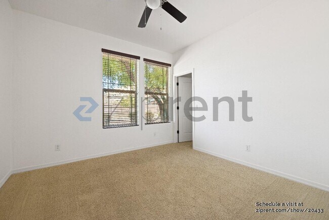 Foto del edificio - 1521 E Canary Dr
