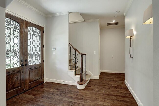 Building Photo - 1521 Pine Chase Dr
