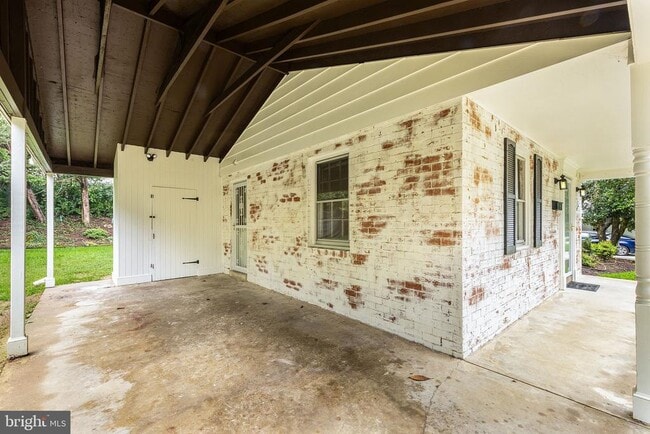 Building Photo - 615 Smallwood Rd
