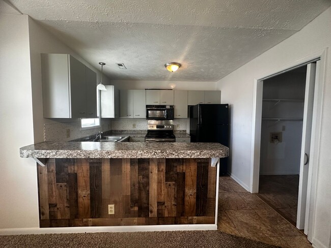 Building Photo - 6764 Willowbrook Dr