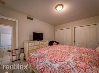 Building Photo - 2 br, 2 bath  - 1290B Century Oaks Dr