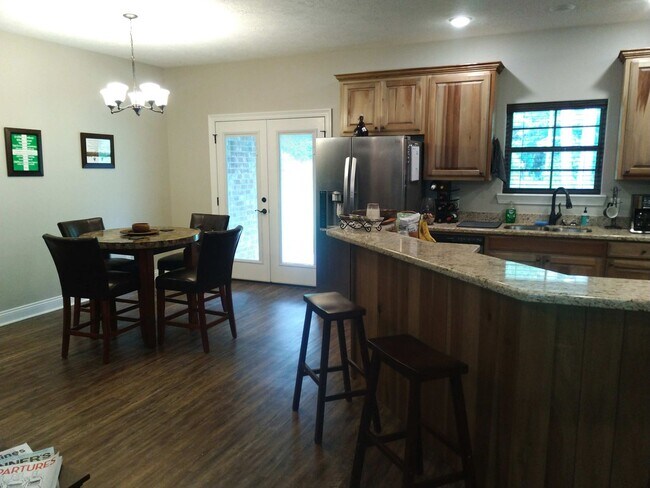 Building Photo - 205 Barbara Dr