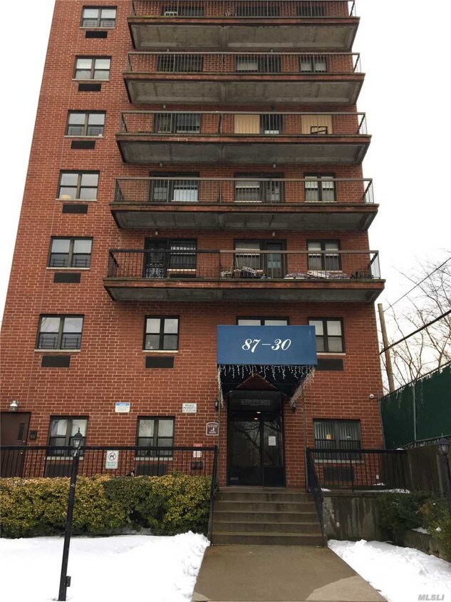 Foto principal - 87-30 62nd Ave