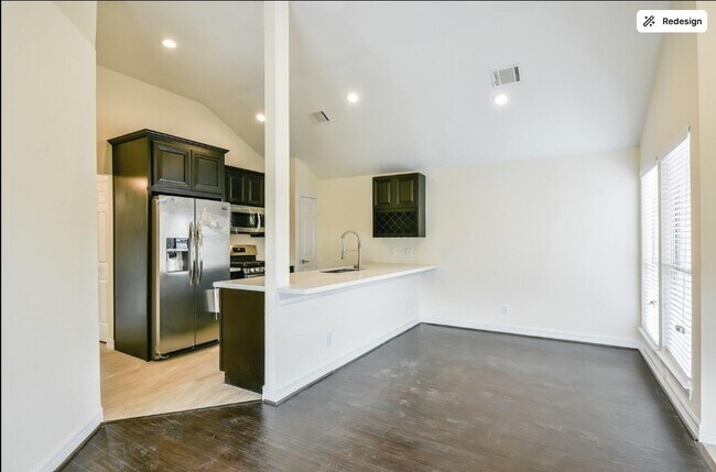 Foto del edificio - 6325 Southwood Ct N