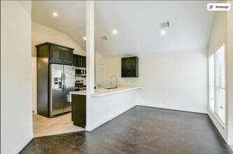 Building Photo - 6325 Southwood Ct N