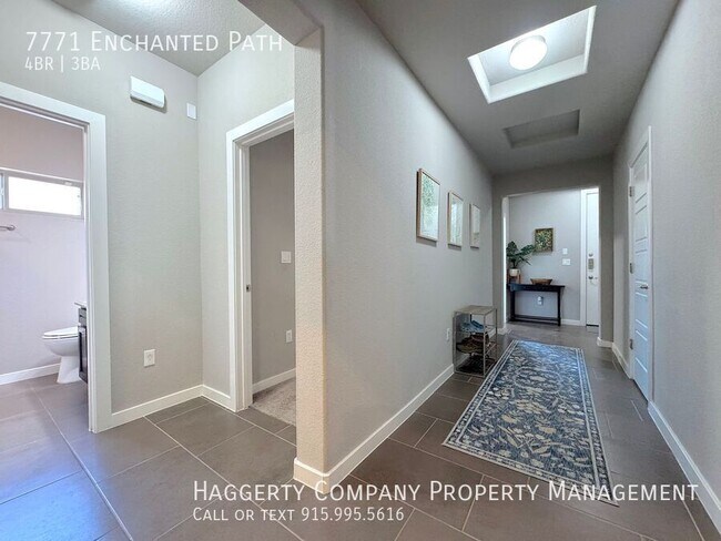 Foto del edificio - 7771 Enchanted Path Dr