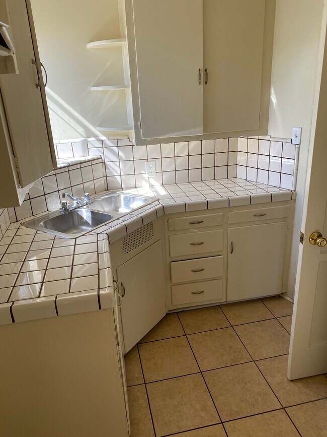 6903 Walker Ave Unit B, Bell, CA 90201 Apartments in Bell, CA