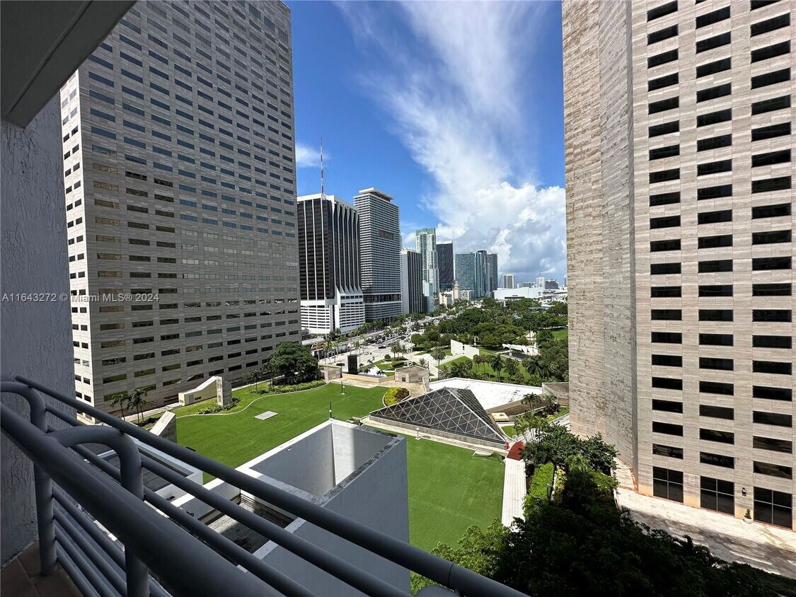 Primary Photo - 335 S Biscayne Blvd