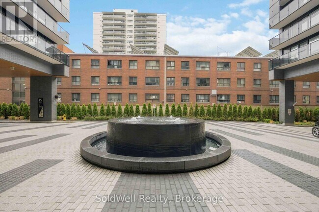 Photo du bâtiment - 127 Broadway Ave