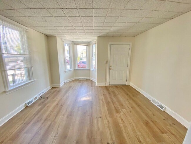 Foto del edificio - JUST REDUCED!  3 Bedroom Duplex!