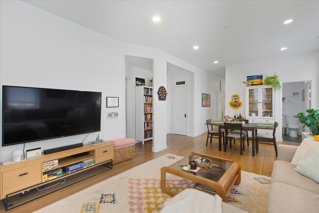 Foto del edificio - 2350 W Charleston St