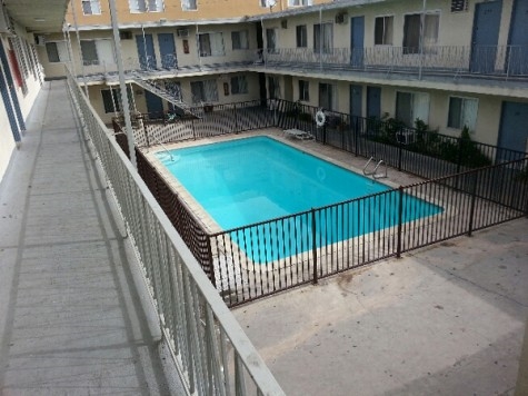 Piscina - Laurel Village Apartments