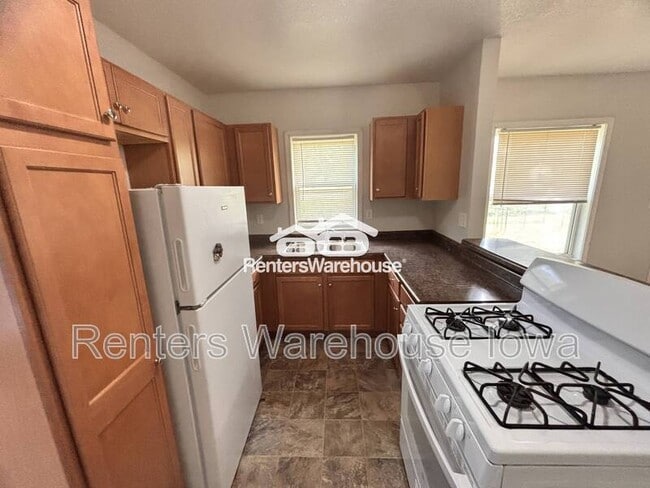 Building Photo - 904 Luster Ln