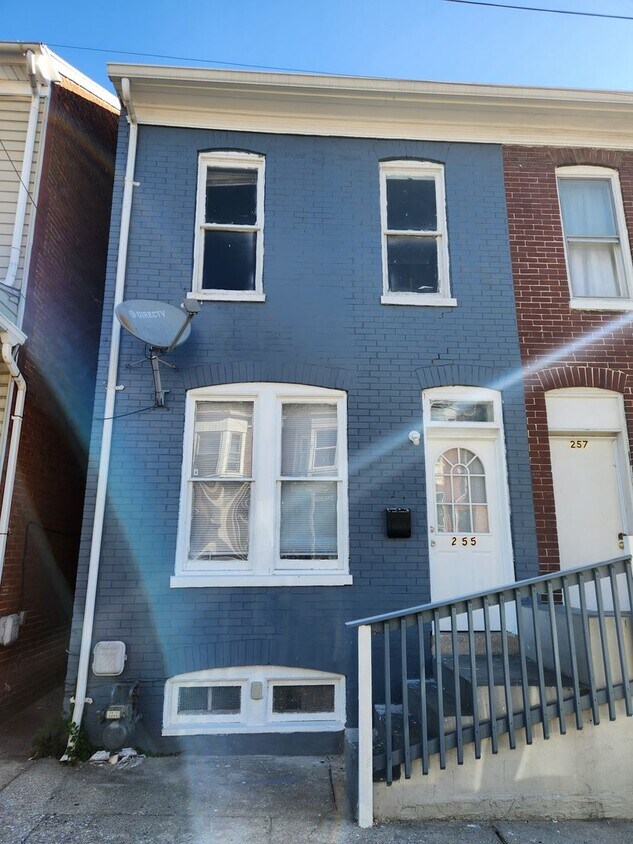 Primary Photo - 255 S Belvidere Ave