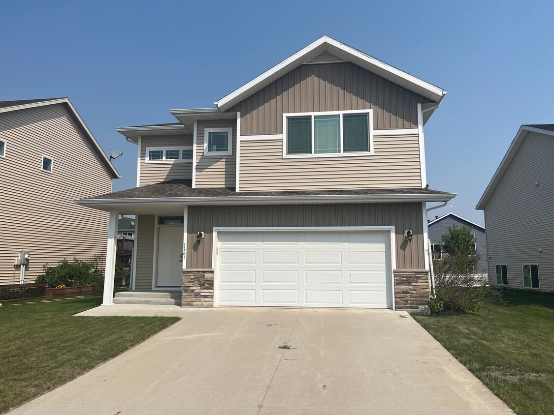 Primary Photo - 1361 Goldenwood Dr