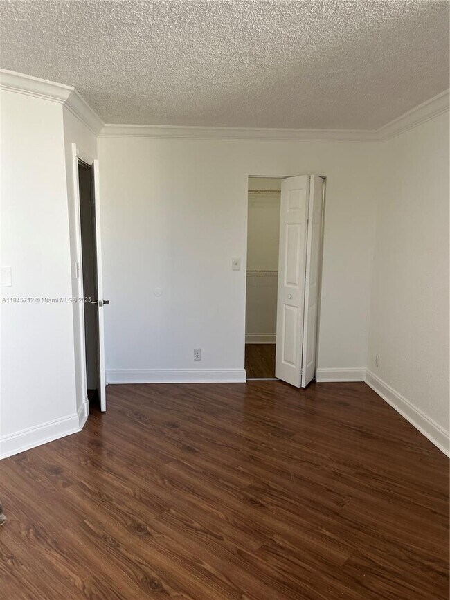 Foto del edificio - 211 Lake Pointe Dr