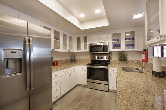 Building Photo - 5301 E Waverly Dr