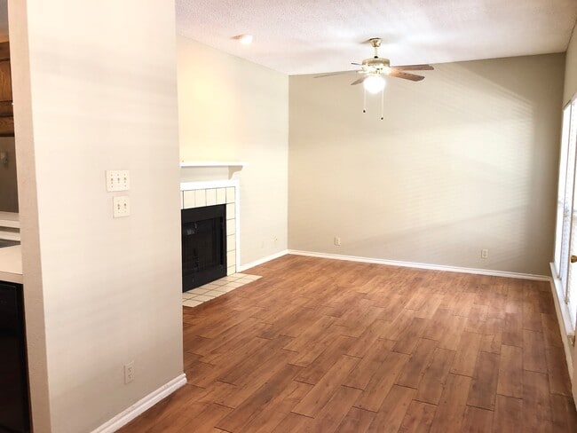 Building Photo - PRELEASE 8/15/2025 2 bed 2 bath
