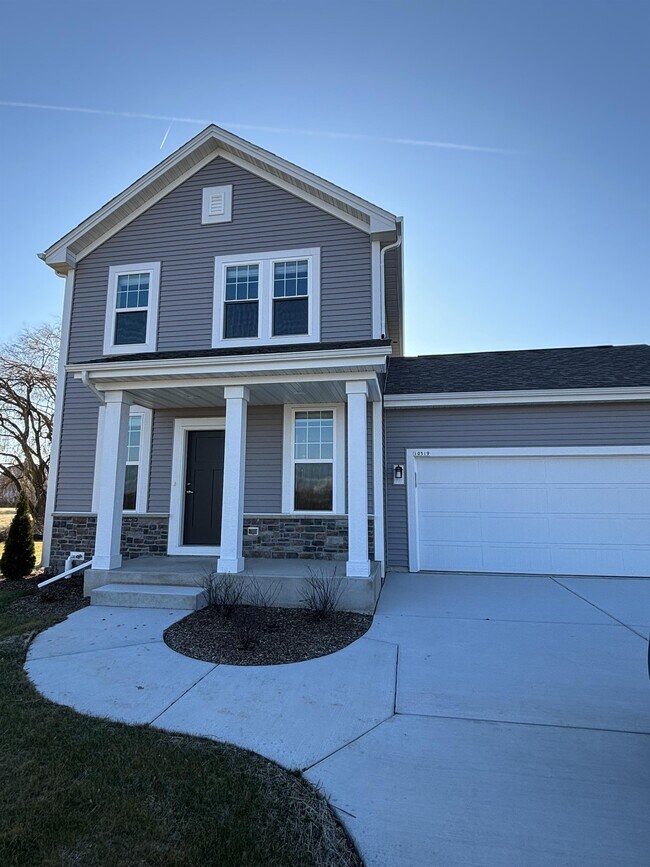 Building Photo - 10519 Button Bush Dr