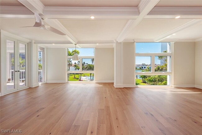 Foto del edificio - 400 Park Shore Dr