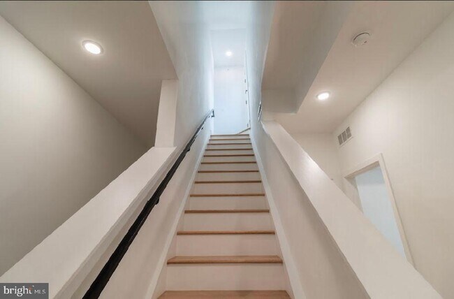 Foto del edificio - 2137 E Firth St