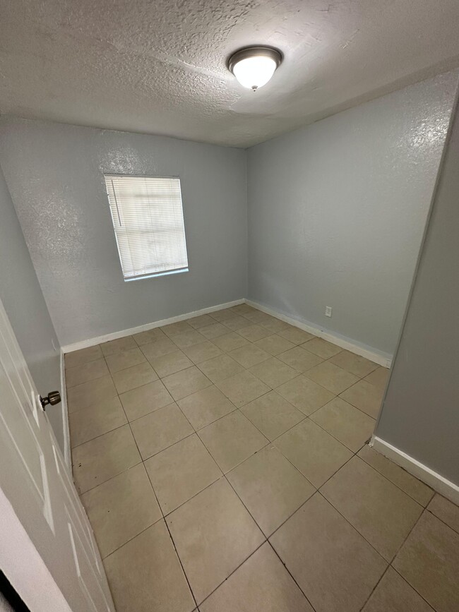 Building Photo - 312 Acosta St